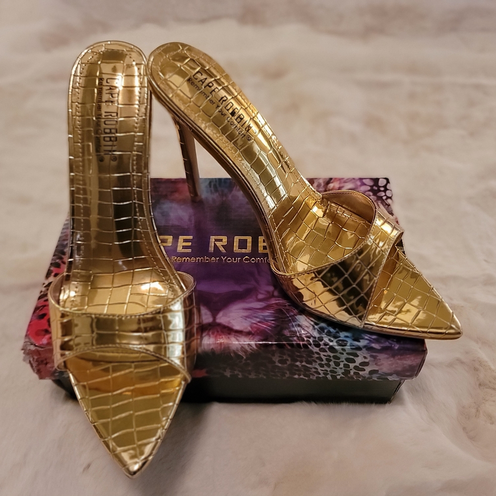 Metallic Gold Pointed Toe Heels